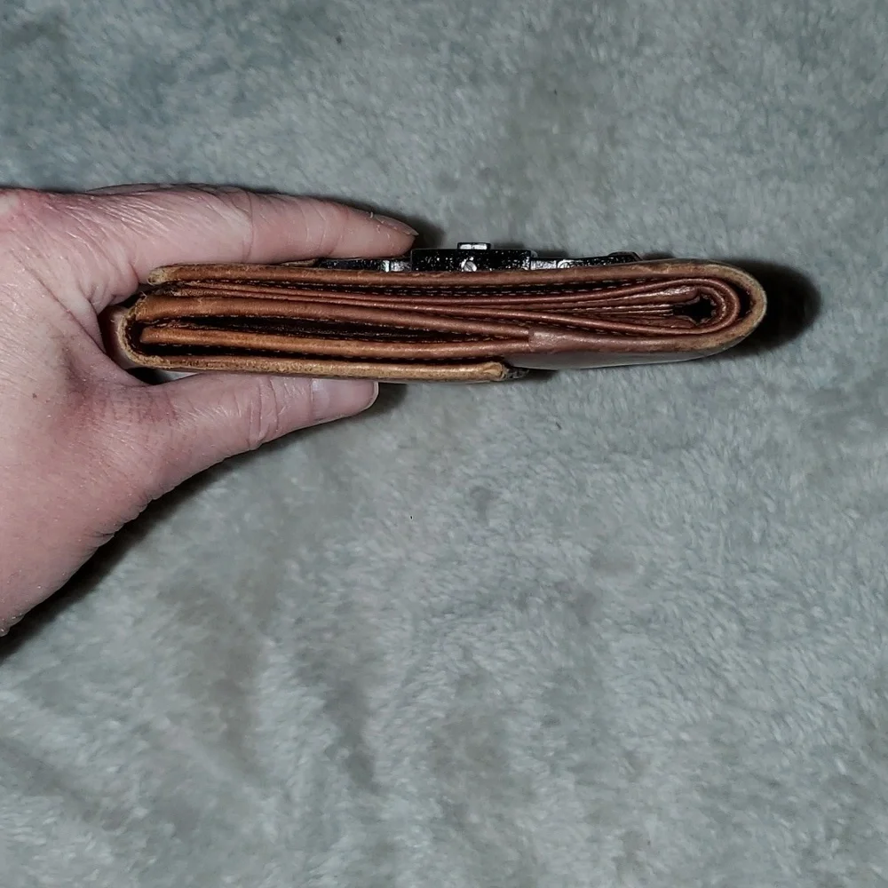 Gucci Compact Wallet with Piston Lock